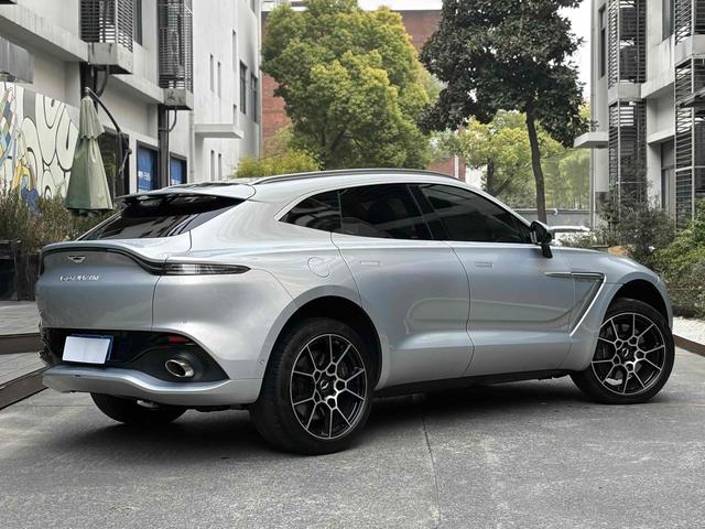 Aston Martin DBX