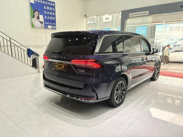 Roewe iMAX8