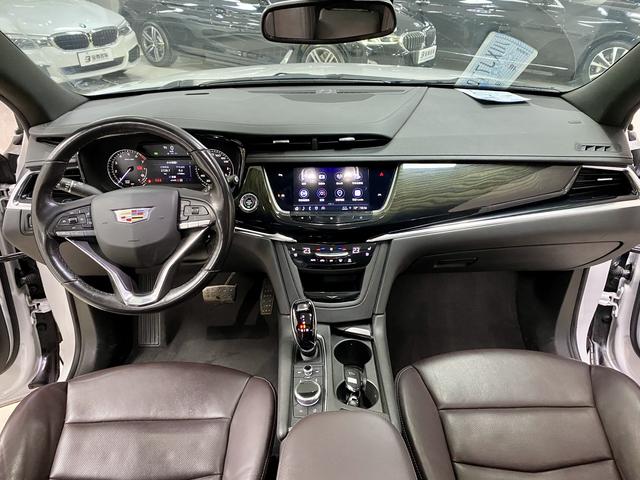 Cadillac XT6