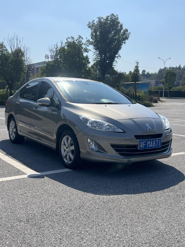 Peugeot 408