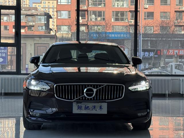 Volvo S90