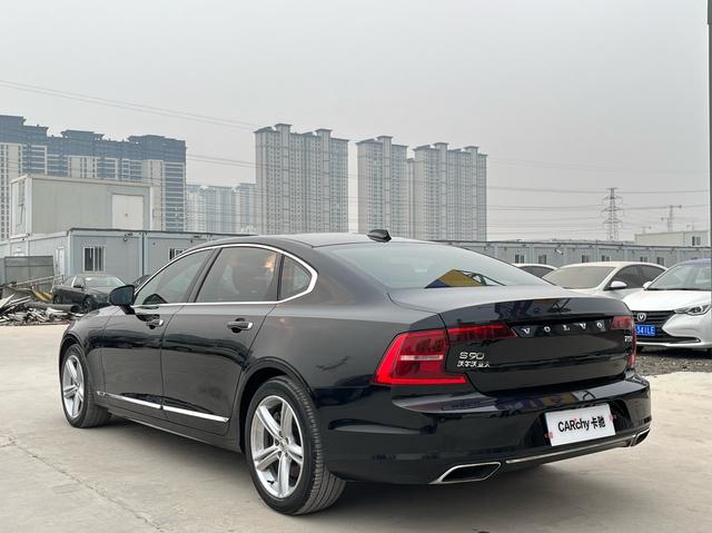 Volvo S90