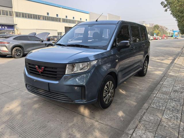 Wuling Hongguang PLUS