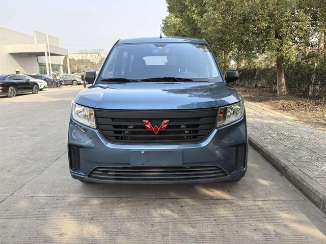 Wuling Hongguang PLUS