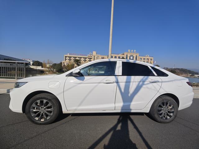 Geely Emgrand EV