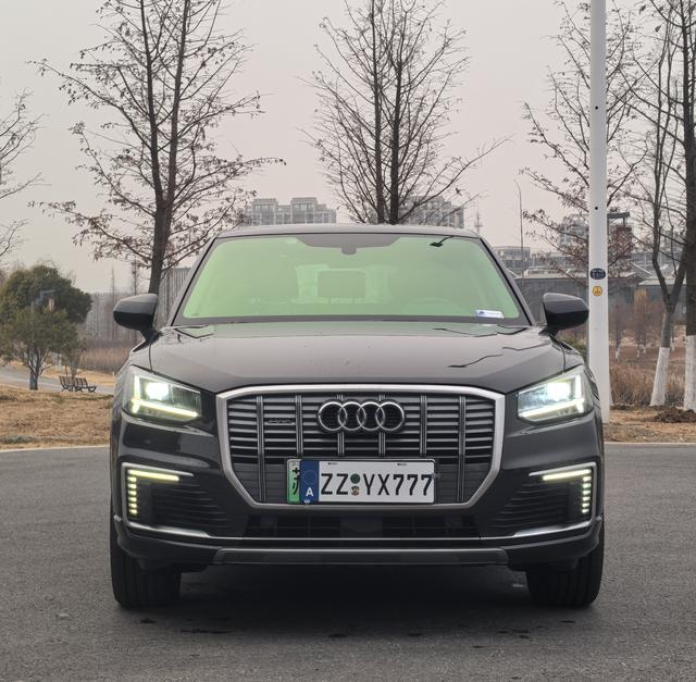 Audi Q2L e-tron