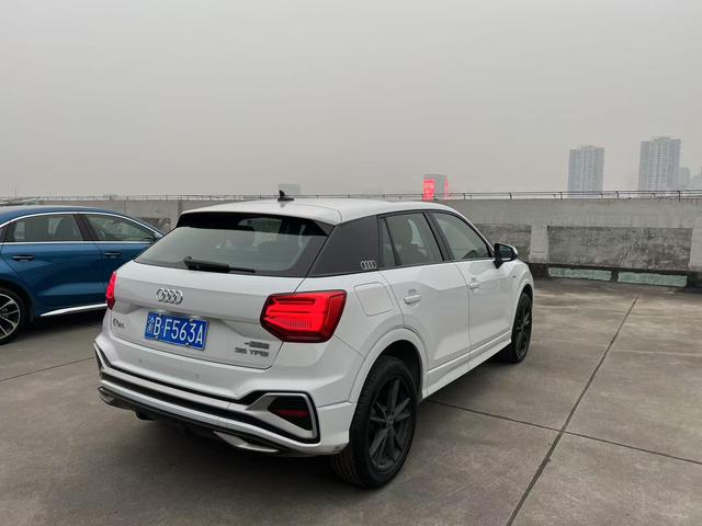 Audi Q2L