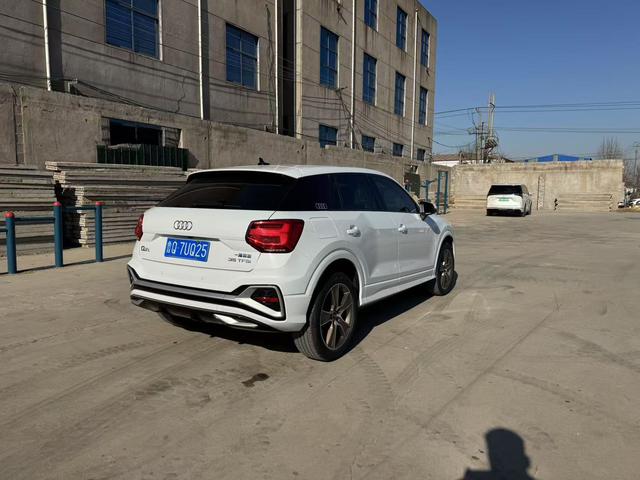 Audi Q2L