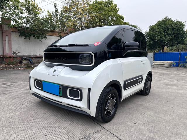 Baojun E300