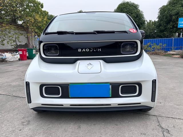 Baojun E300