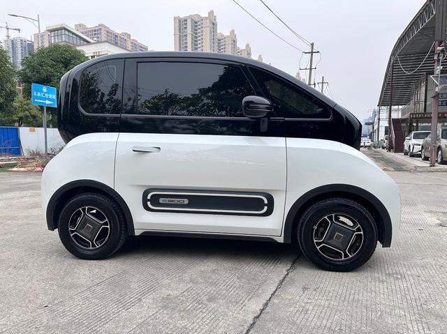 Baojun E300