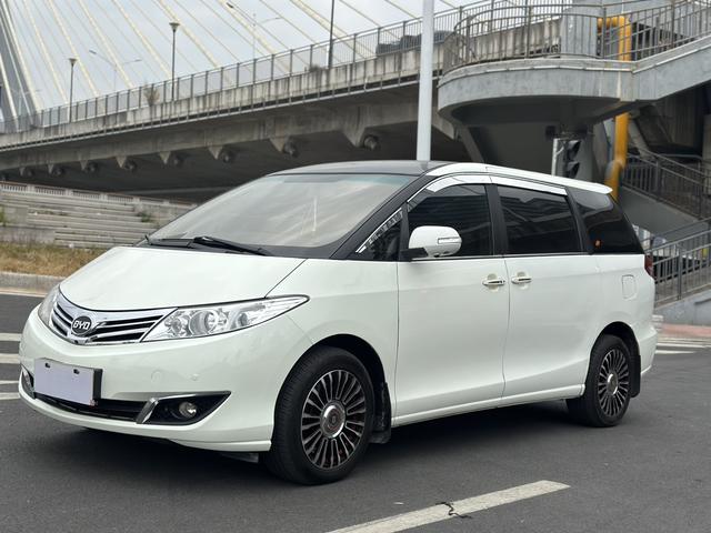 BYD M6