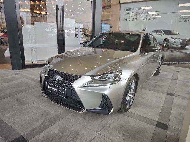 Lexus IS