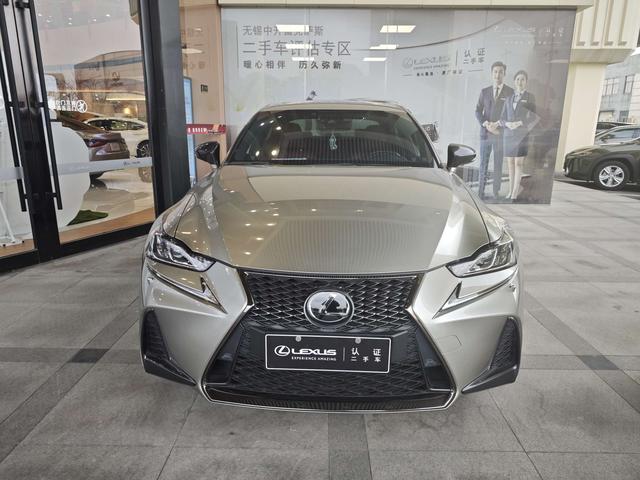 Lexus IS