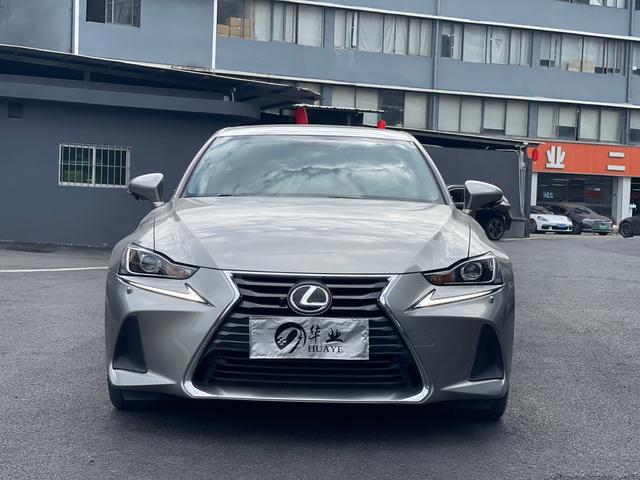 Lexus IS