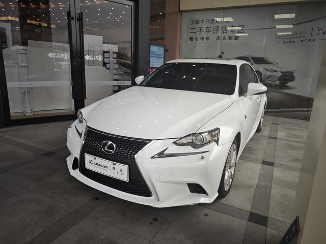 Lexus IS