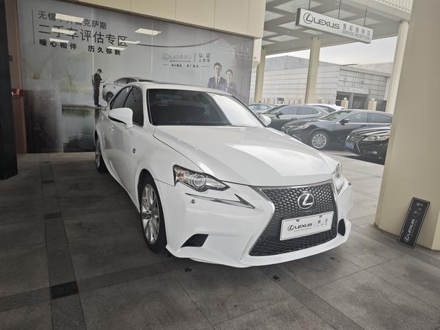 Lexus IS