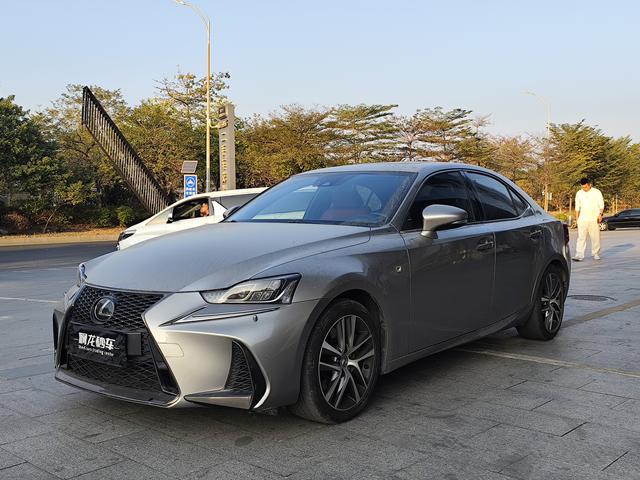 Lexus IS