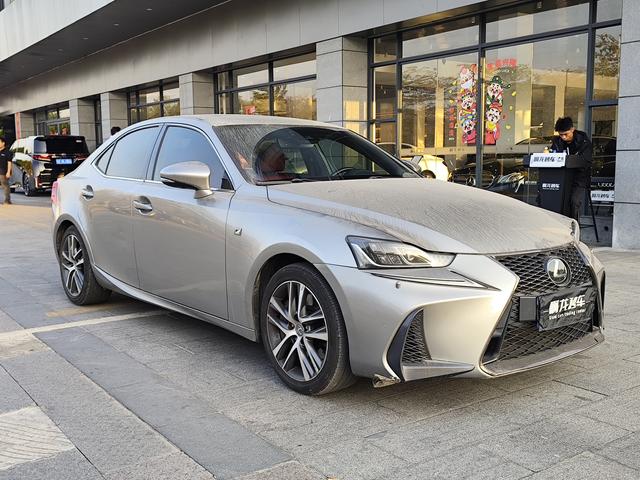 Lexus IS