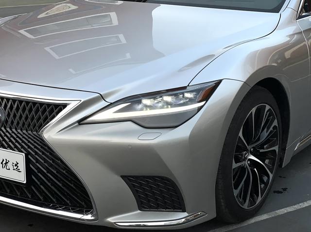 Lexus LS