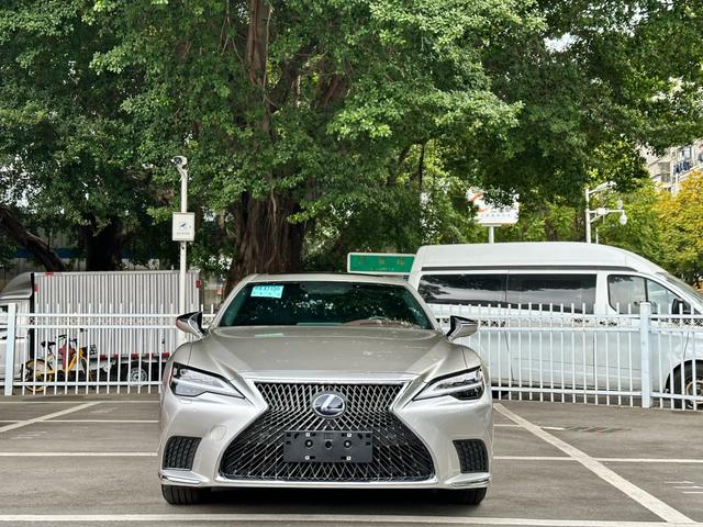 Lexus LS