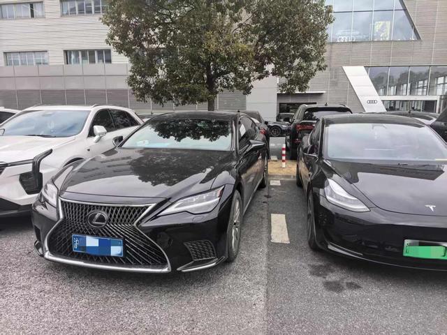 Lexus LS