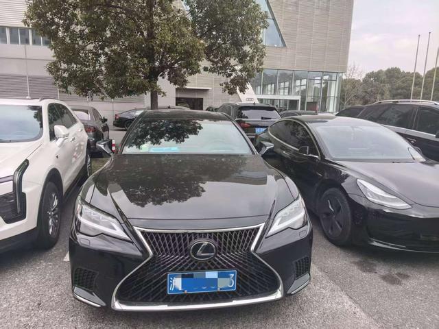 Lexus LS