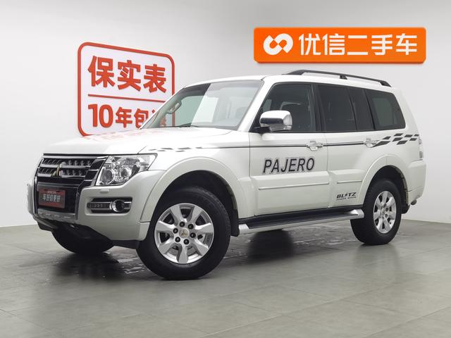 Mitsubishi Pajero (imported)