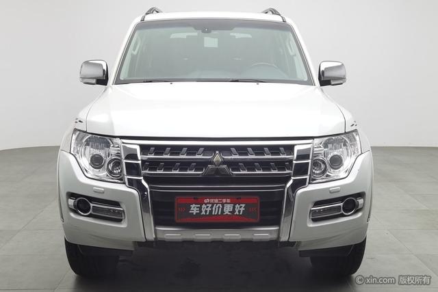 Mitsubishi Pajero (imported)