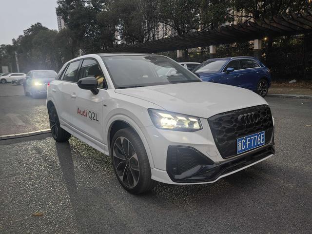 Audi Q2L