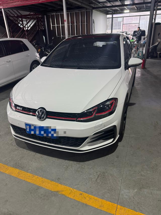 Volkswagen Golf GTI