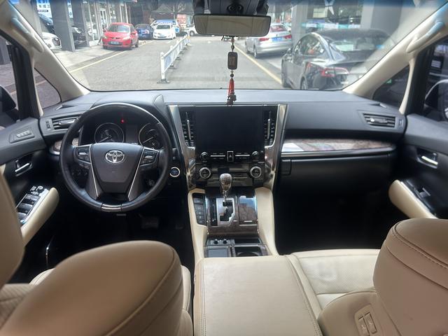 Toyota Crown Wellfire