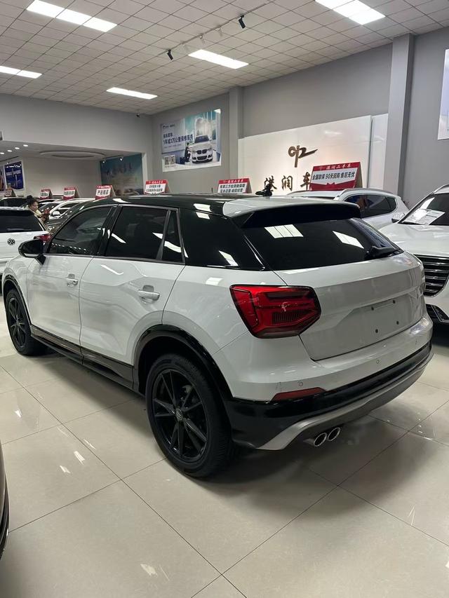 Audi Q2L