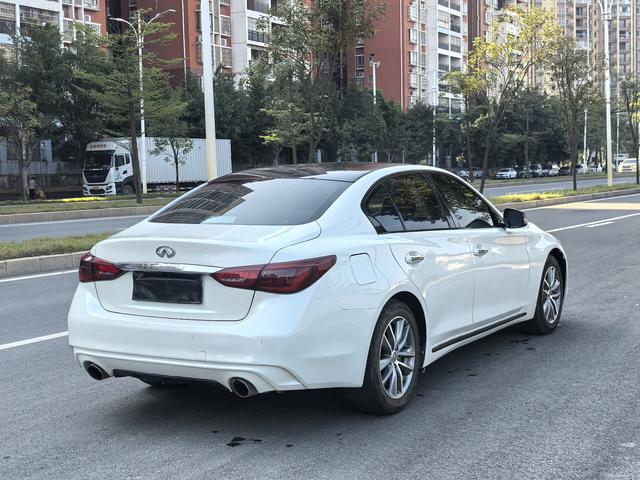 Infiniti Q50L