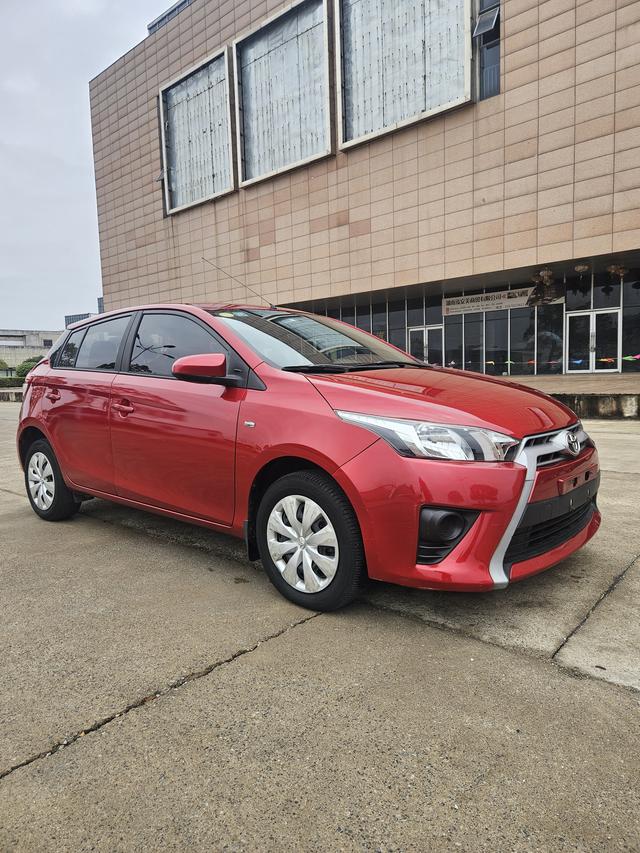 Toyota YARiS L to dazzle