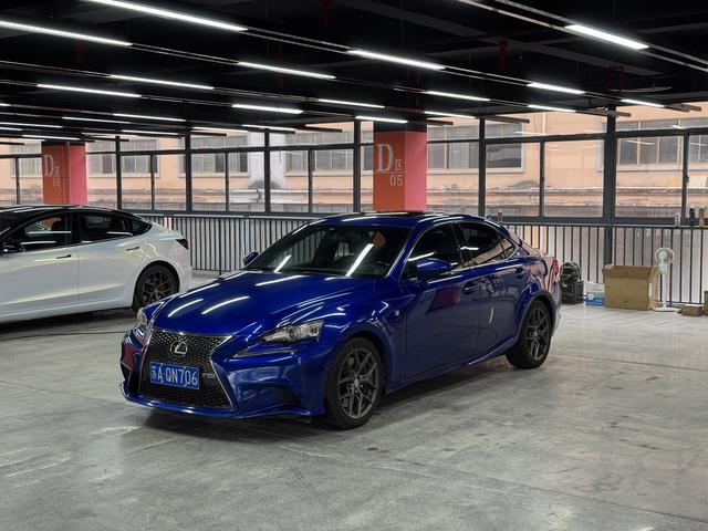 Lexus IS