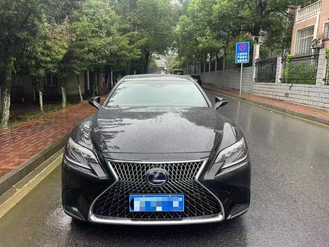 Lexus LS