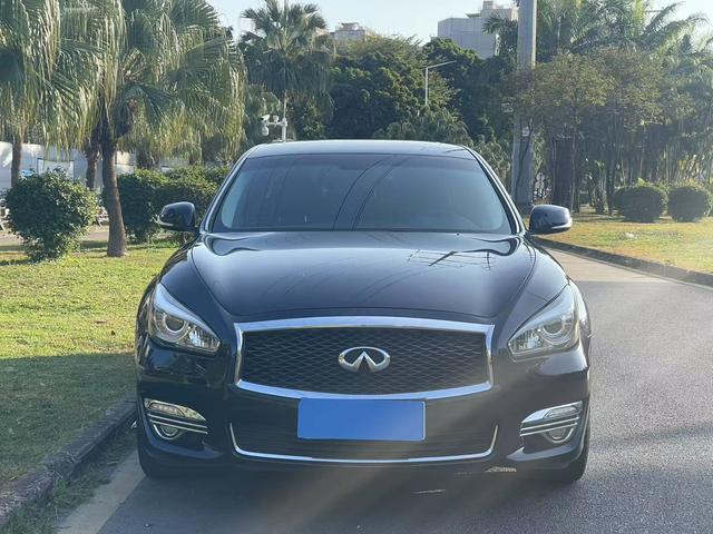 Infiniti Q70