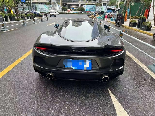 McLaren GT