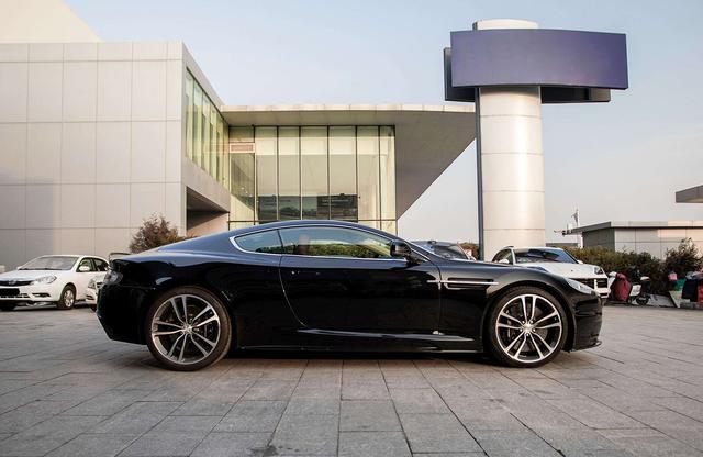 Aston Martin DBS