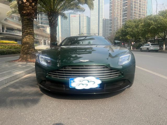 Aston Martin DB11