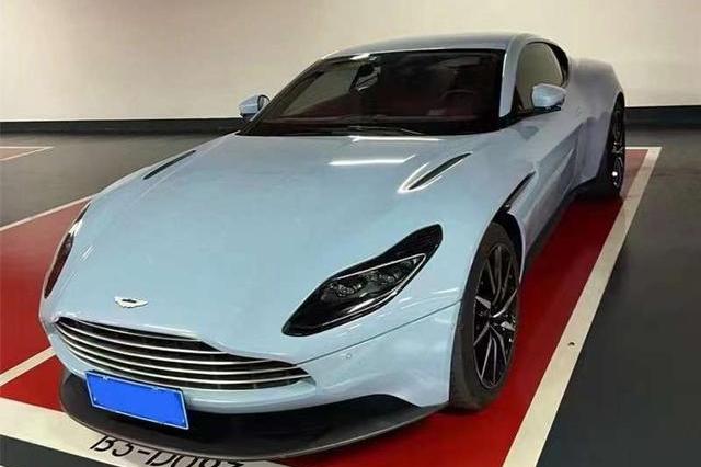 Aston Martin DB11