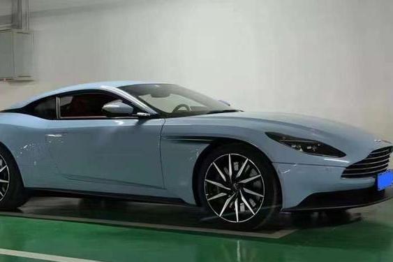 Aston Martin DB11