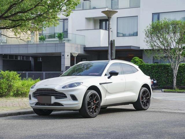 Aston Martin DBX