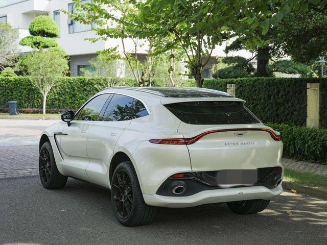 Aston Martin DBX