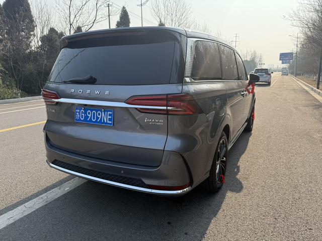 Roewe iMAX8