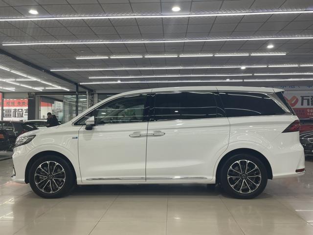 Roewe iMAX8