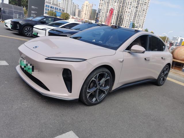 NIO ET5