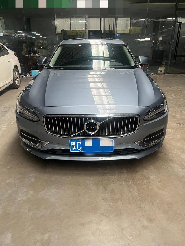 Volvo S90