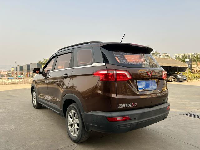 Wuling Hongguang S3